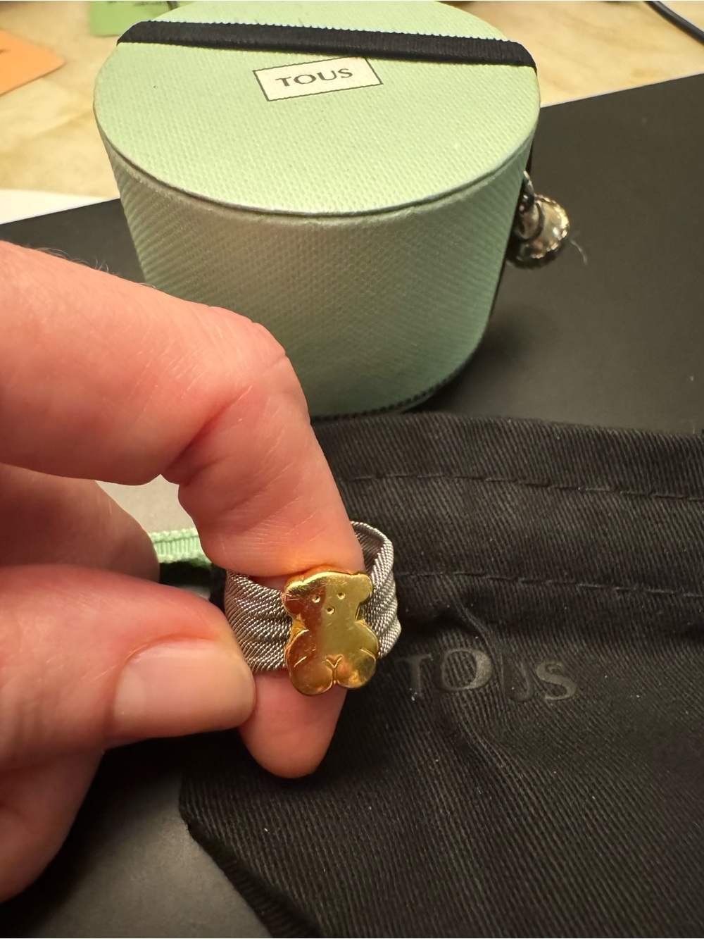 TOUS 18k Gold Ring with Mesh Ribbon Band - Picture 4 of 12